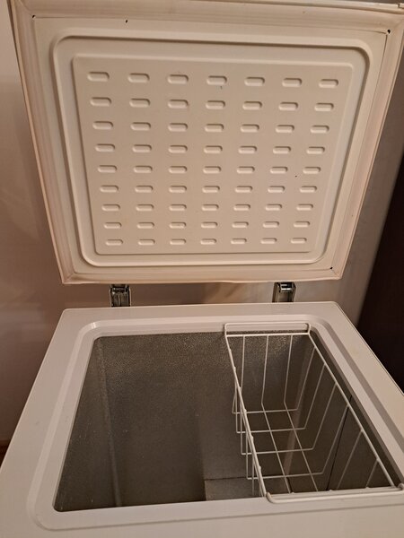 Lada frigorifica 1 buc., combina frigorifica 1 buc.,