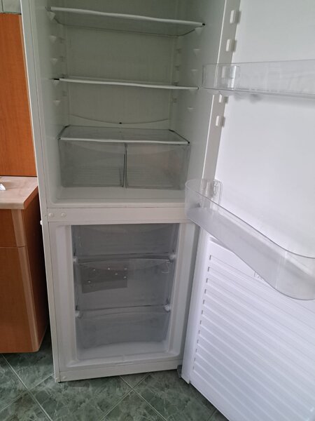 Lada frigorifica 1 buc., combina frigorifica 1 buc.,